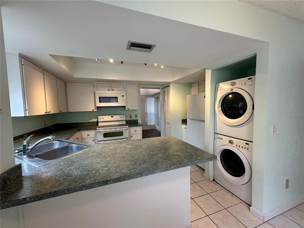 13 Surrey Court - Photo 7