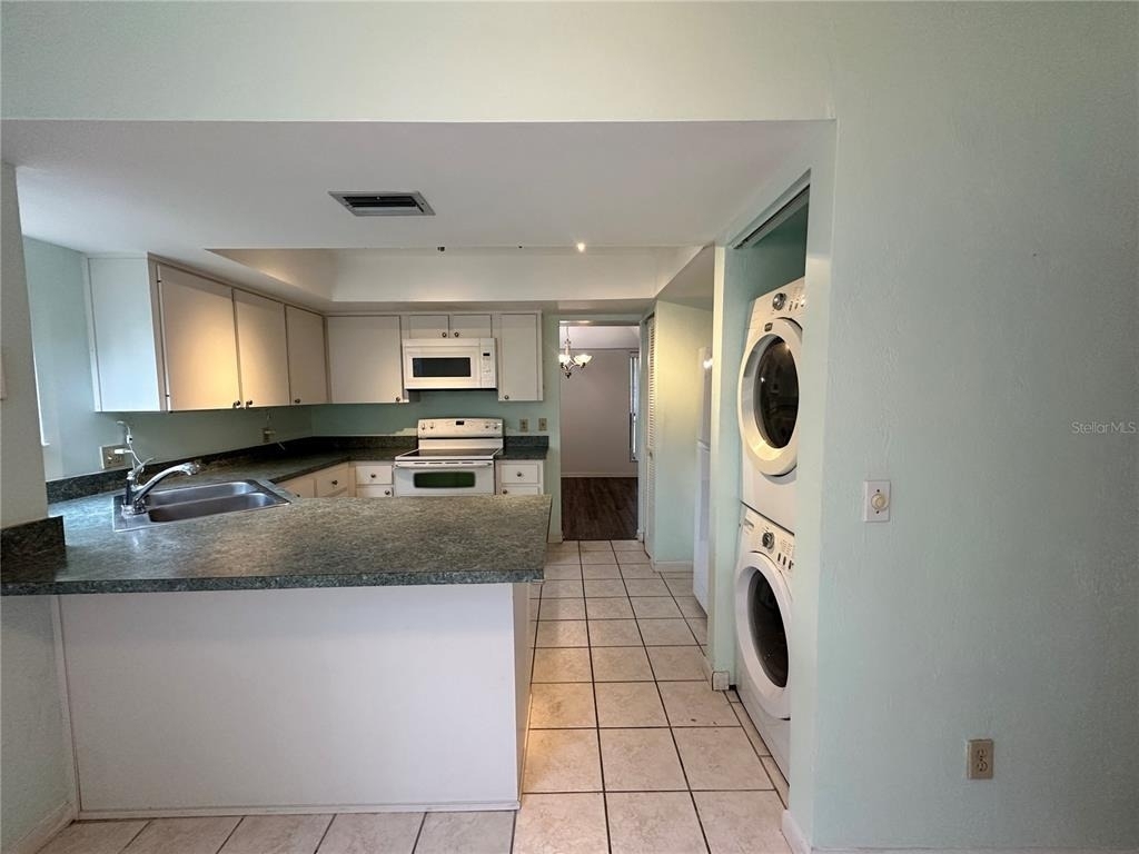13 Surrey Court - Photo 8