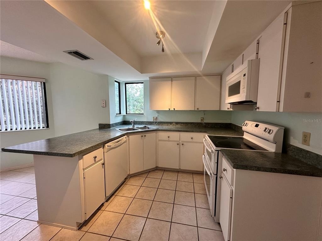 13 Surrey Court - Photo 6