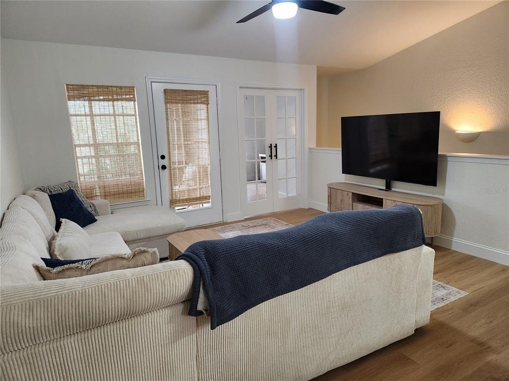 8926 Manor Loop Circle - Photo 5
