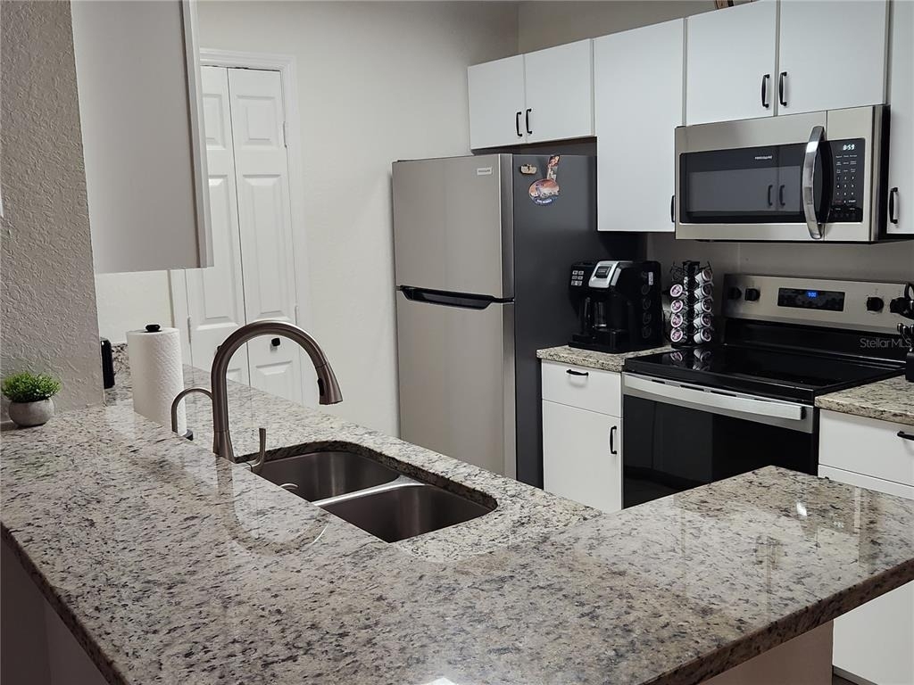 8926 Manor Loop Circle - Photo 6