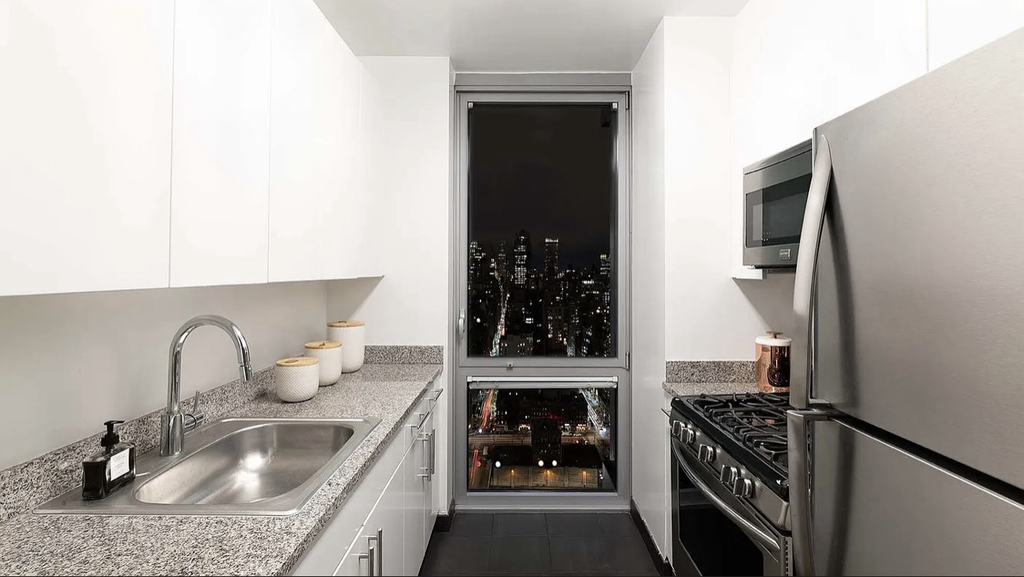 505 West 37th Street - Photo 1