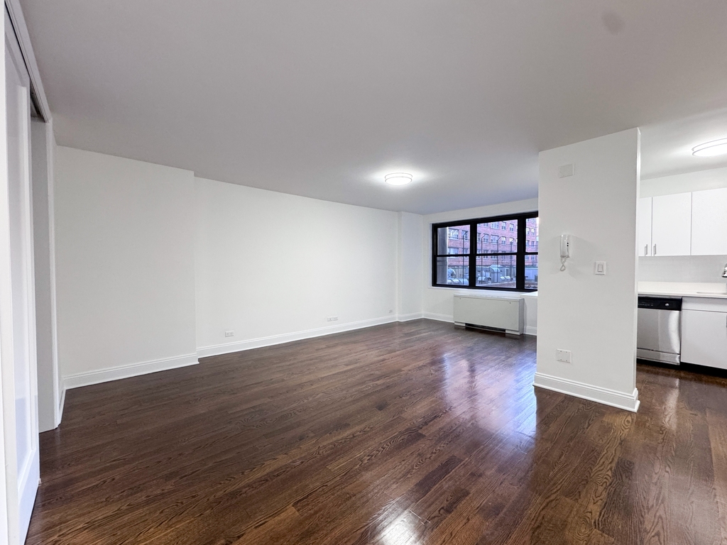 96 5th Avenue - Photo 1