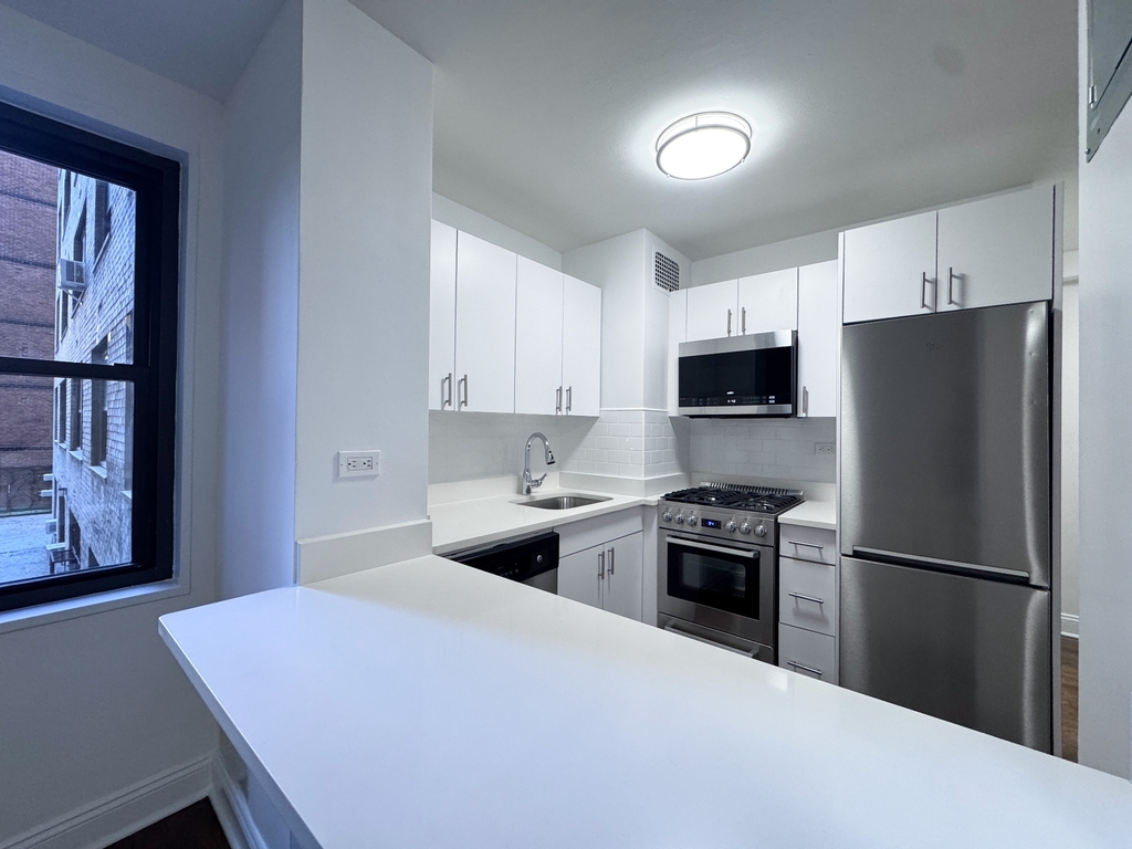 96 5th Avenue - Photo 2