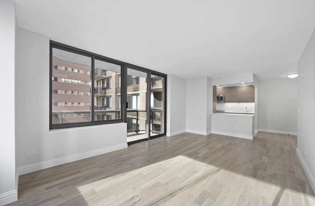 W 48th St - Photo 2