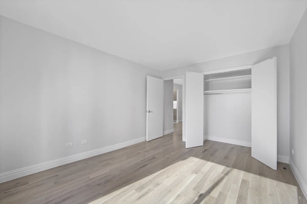 W 48th St - Photo 4