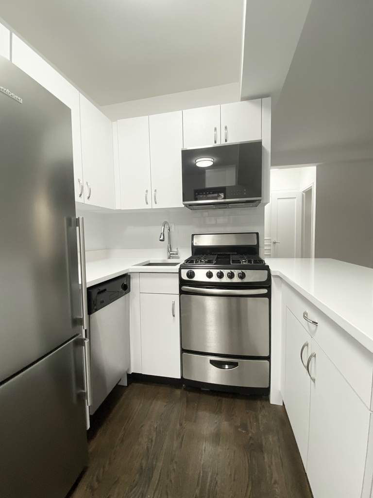 East 50th Street - Photo 2