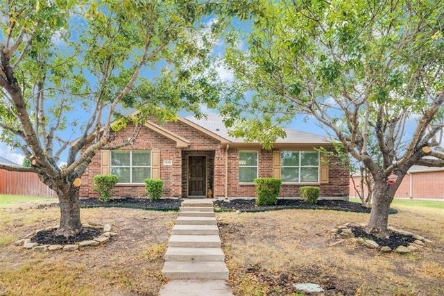 3690 Chestnut Trail - Photo 0