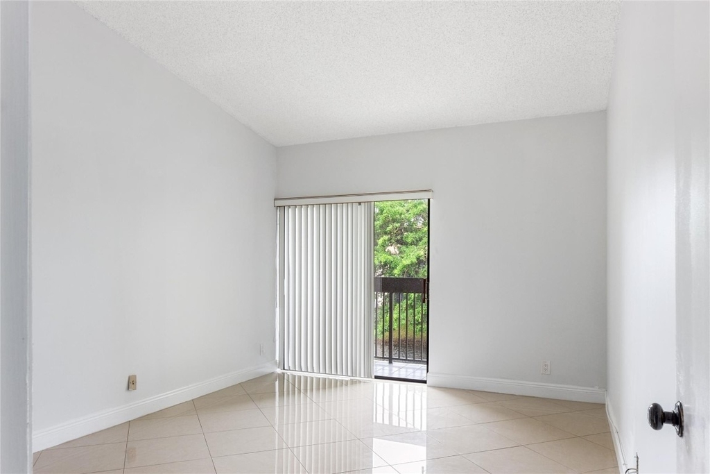 2067 Sw 15th Street - Photo 10