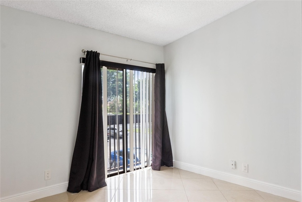 2067 Sw 15th Street - Photo 15
