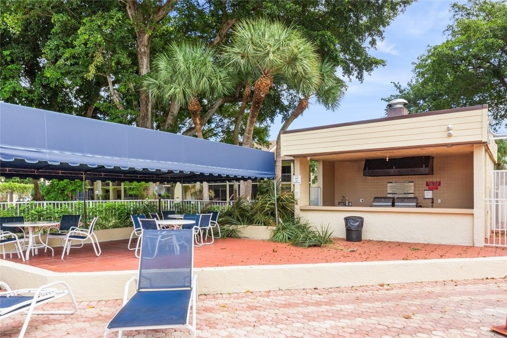 2067 Sw 15th Street - Photo 2