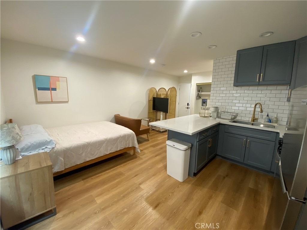 827 S Manhattan - Photo 0