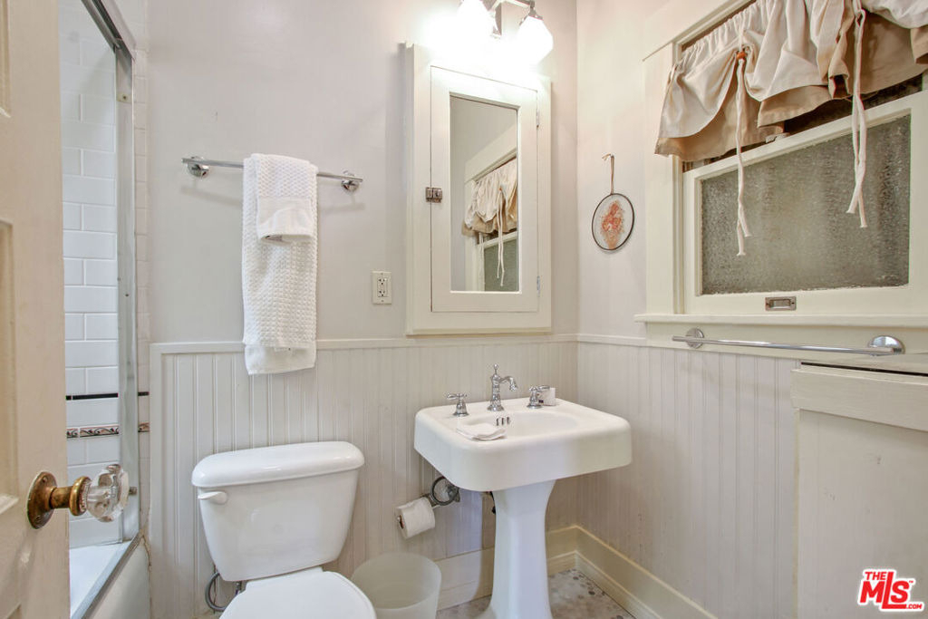 617 N Plymouth Boulevard - Photo 7