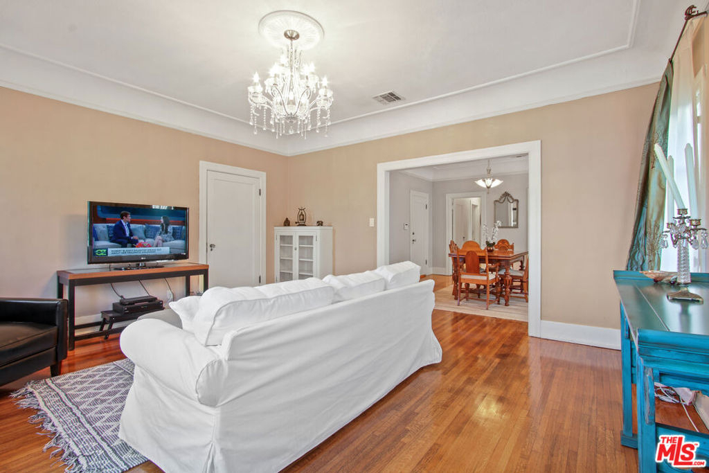 617 N Plymouth Boulevard - Photo 2