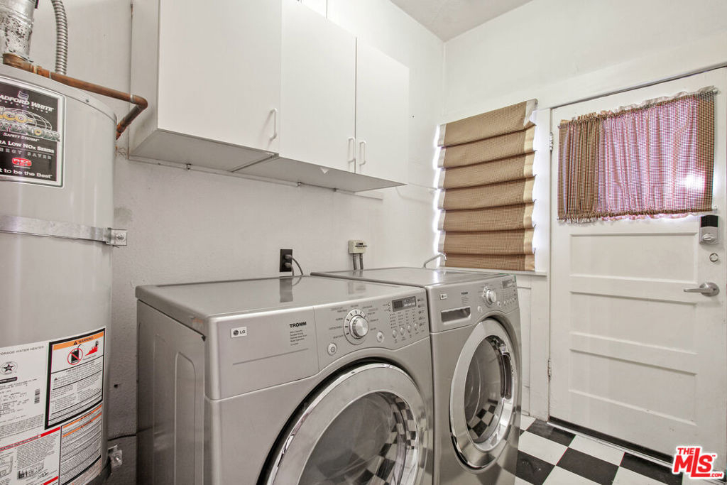 617 N Plymouth Boulevard - Photo 8