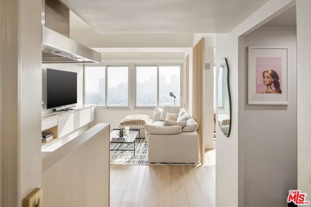 10501 Wilshire Boulevard - Photo 3