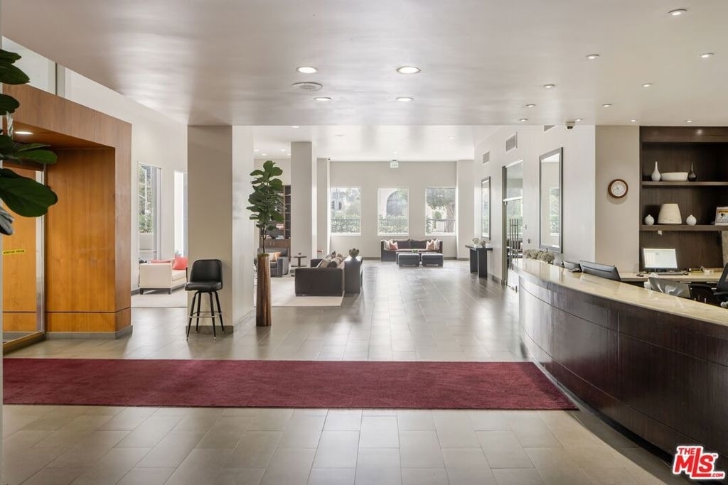 10501 Wilshire Boulevard - Photo 2
