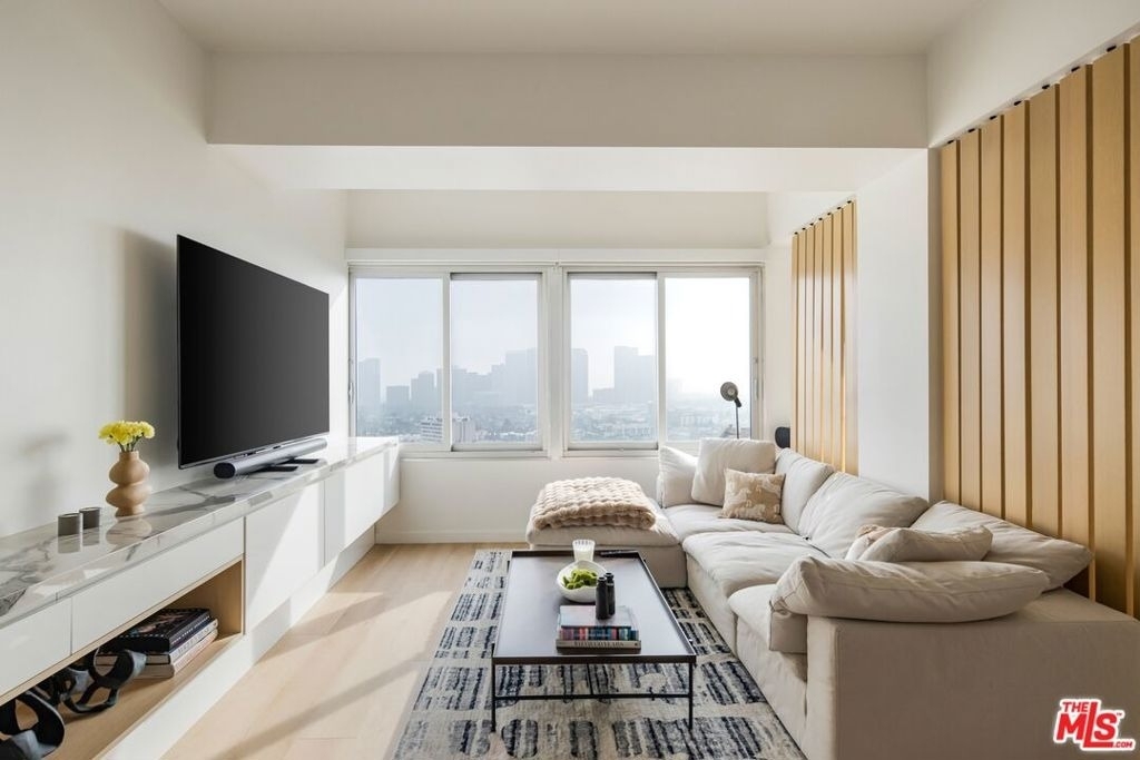 10501 Wilshire Boulevard - Photo 4