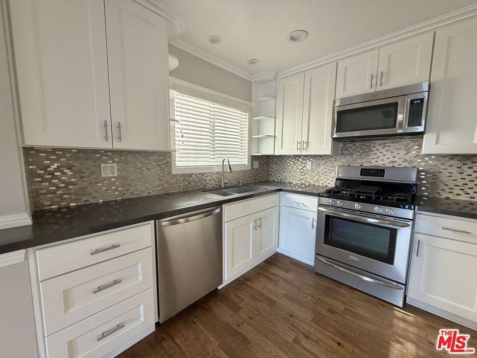 812 N Alfred Street - Photo 6