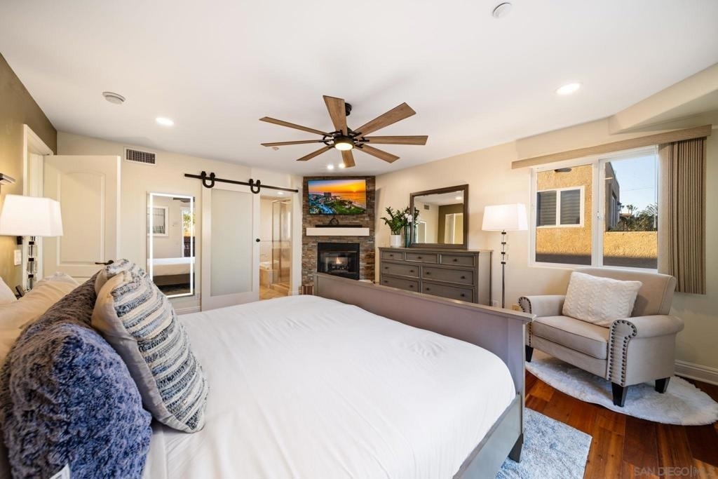886 Felspar St - Photo 4