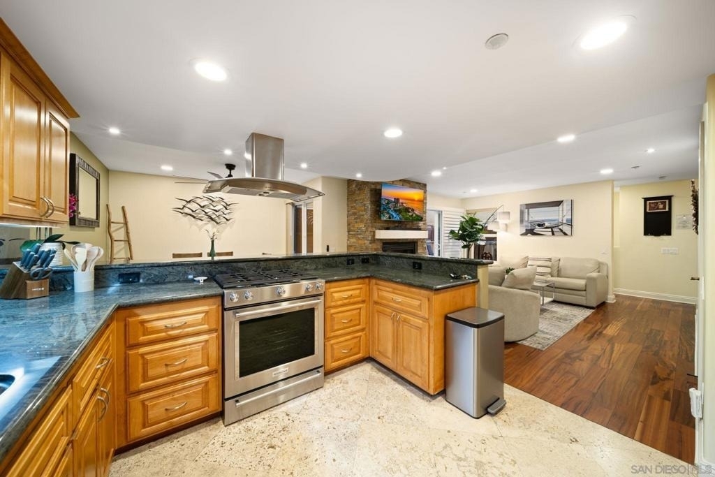 886 Felspar St - Photo 9