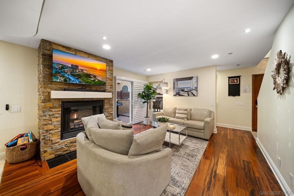 886 Felspar St - Photo 7