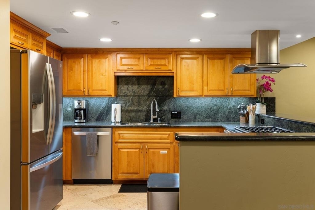 886 Felspar St - Photo 15