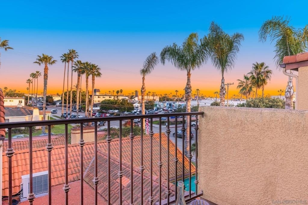886 Felspar St - Photo 32
