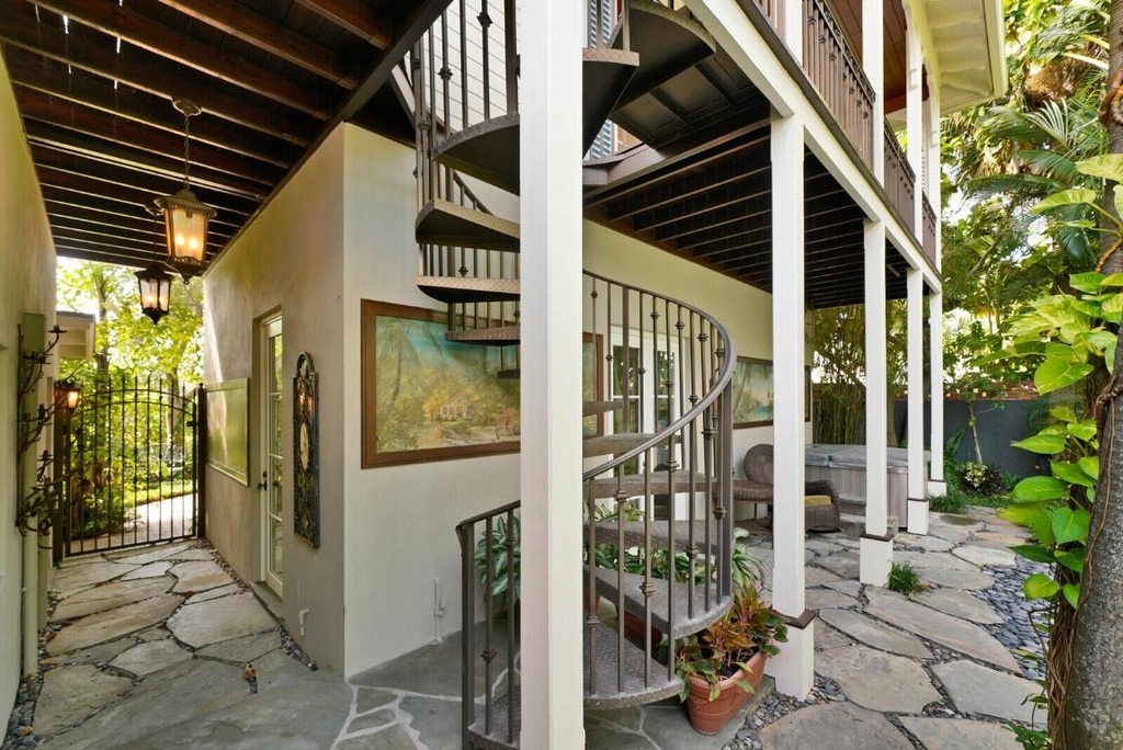 137 S Oak Street - Photo 10