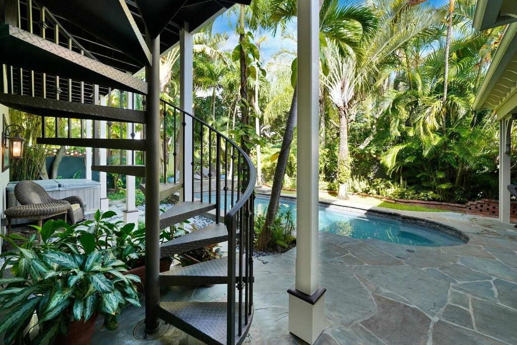 137 S Oak Street - Photo 11