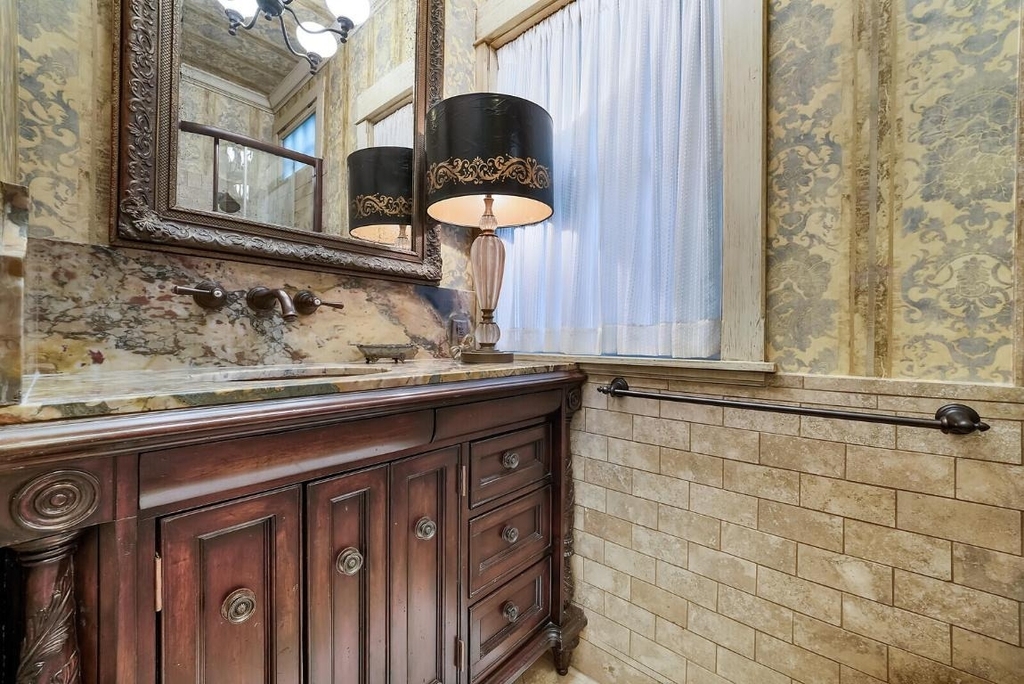 137 S Oak Street - Photo 45