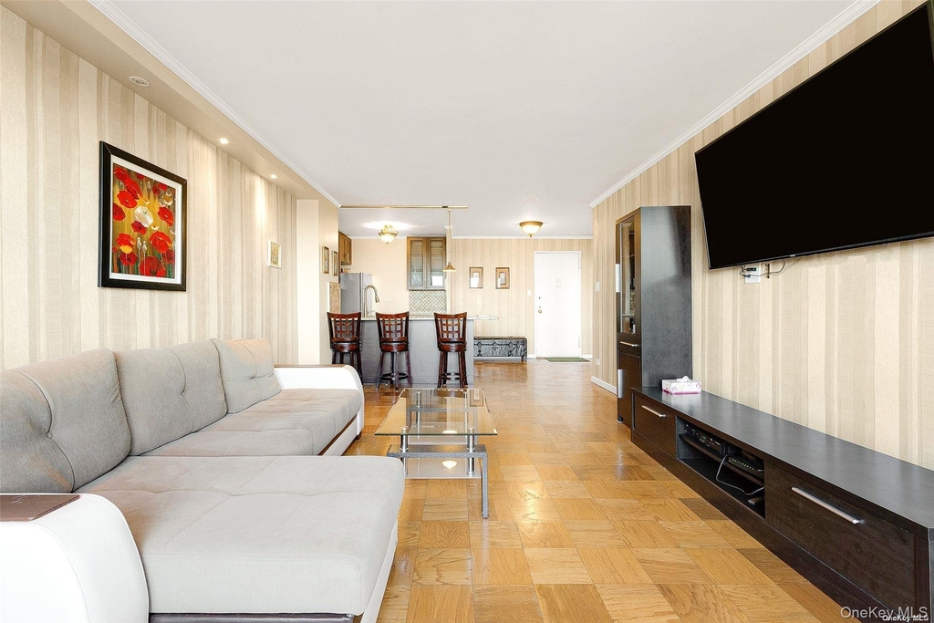 61-20 Grand Central Parkway - Photo 13