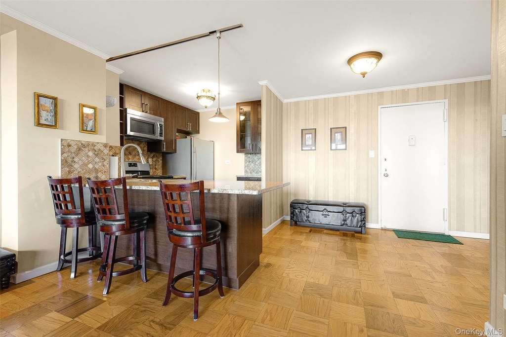 61-20 Grand Central Parkway - Photo 7