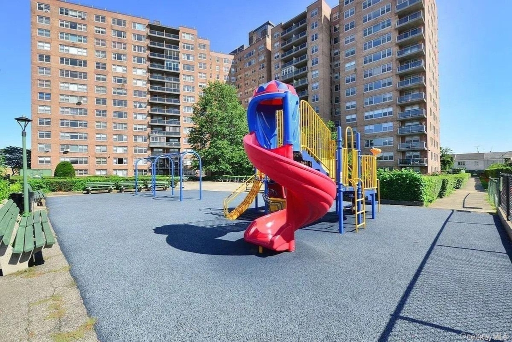 61-20 Grand Central Parkway - Photo 25
