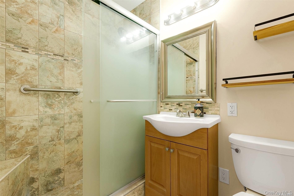 61-20 Grand Central Parkway - Photo 15