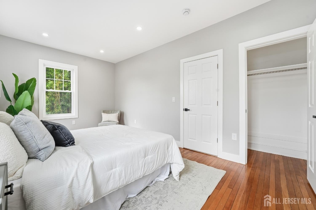 212 Montgomery Street - Photo 18