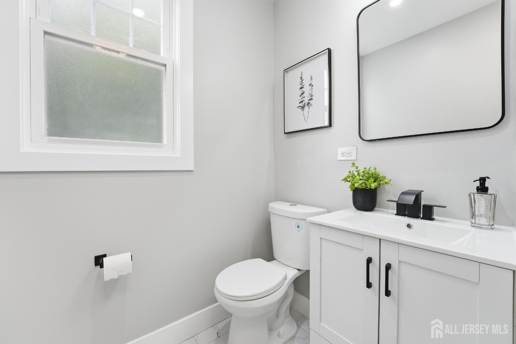 212 Montgomery Street - Photo 13
