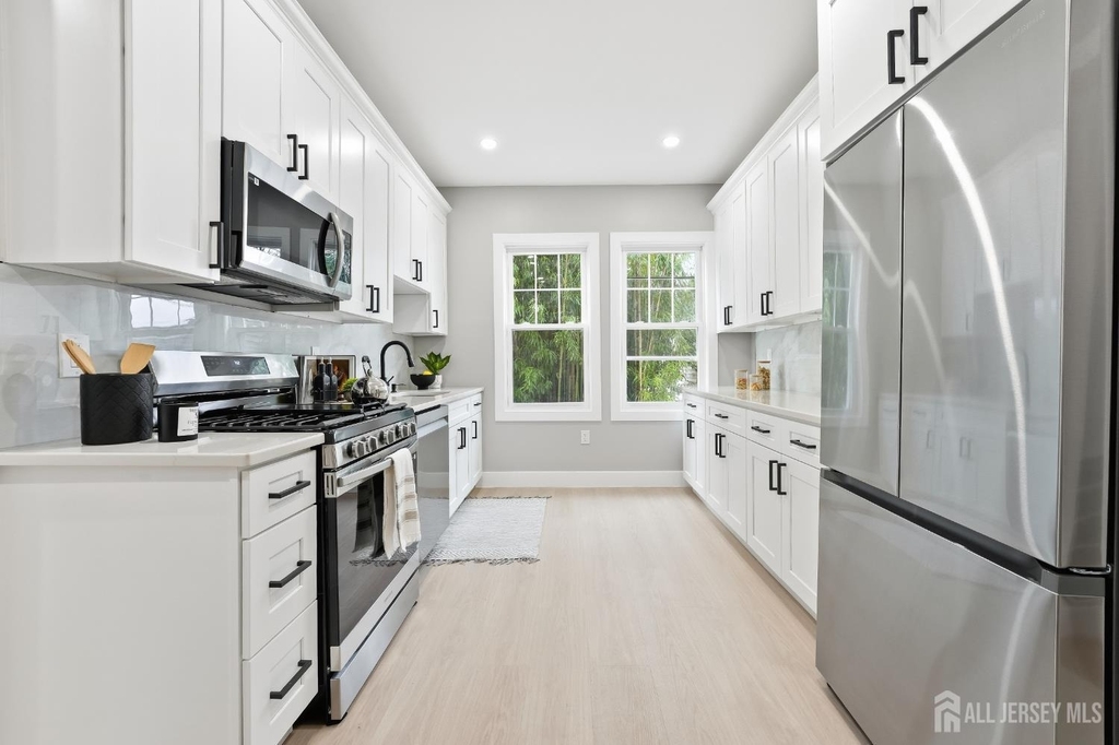 212 Montgomery Street - Photo 0