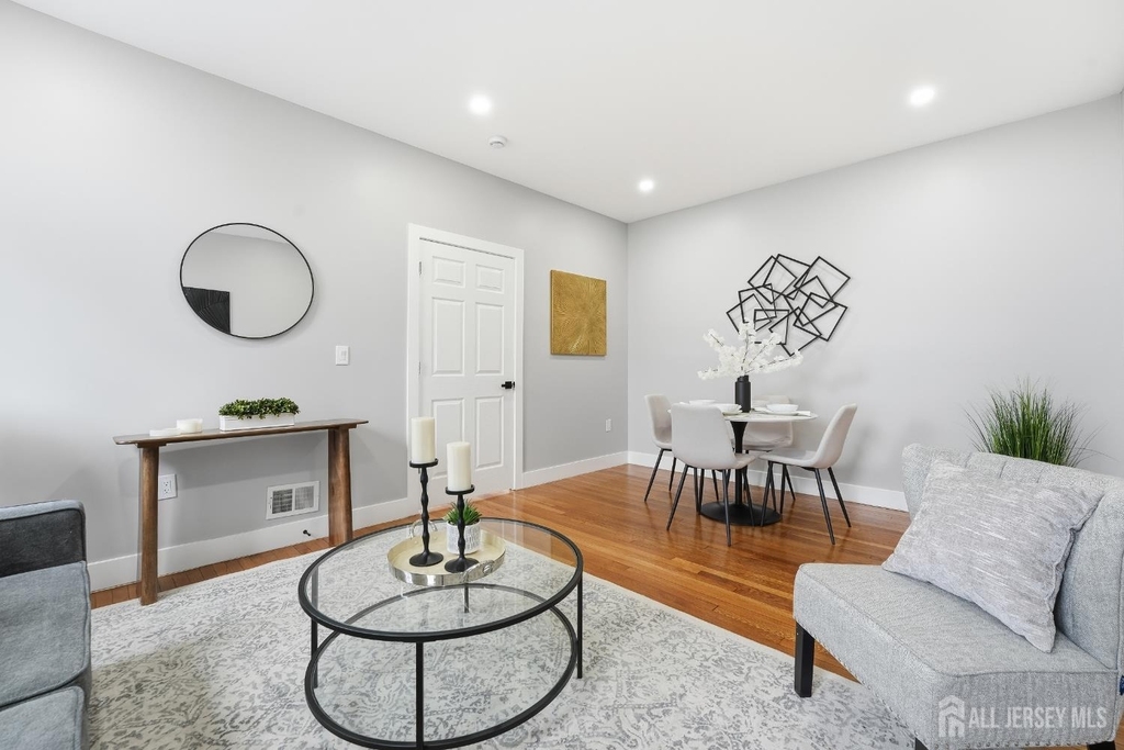 212 Montgomery Street - Photo 7