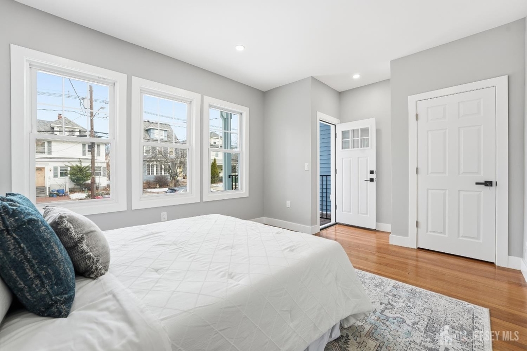 212 Montgomery Street - Photo 11