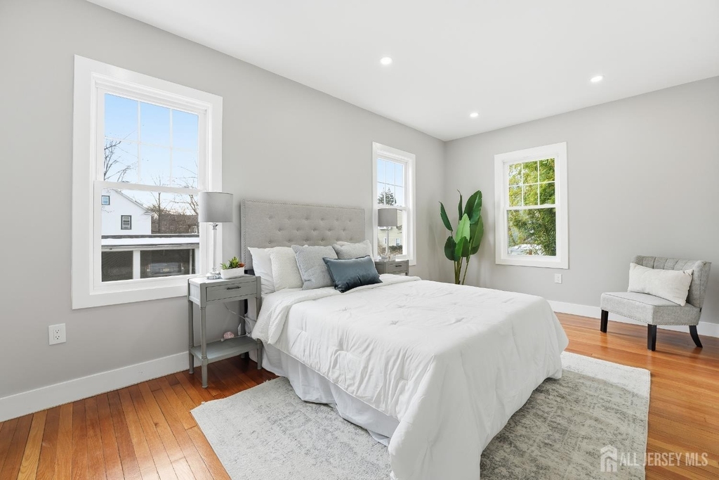 212 Montgomery Street - Photo 16