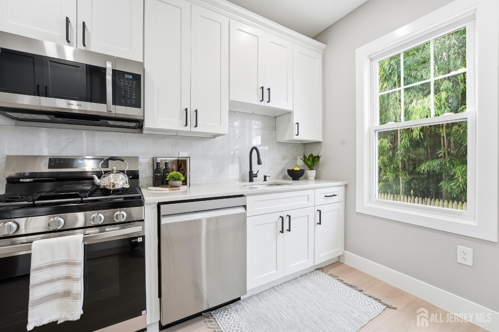 212 Montgomery Street - Photo 4