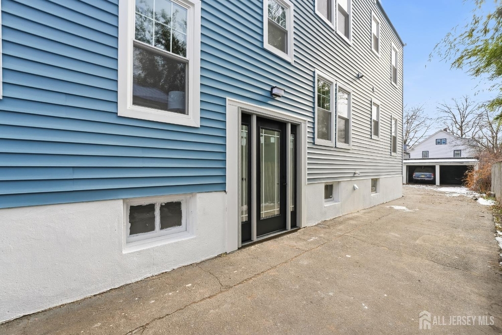 212 Montgomery Street - Photo 20