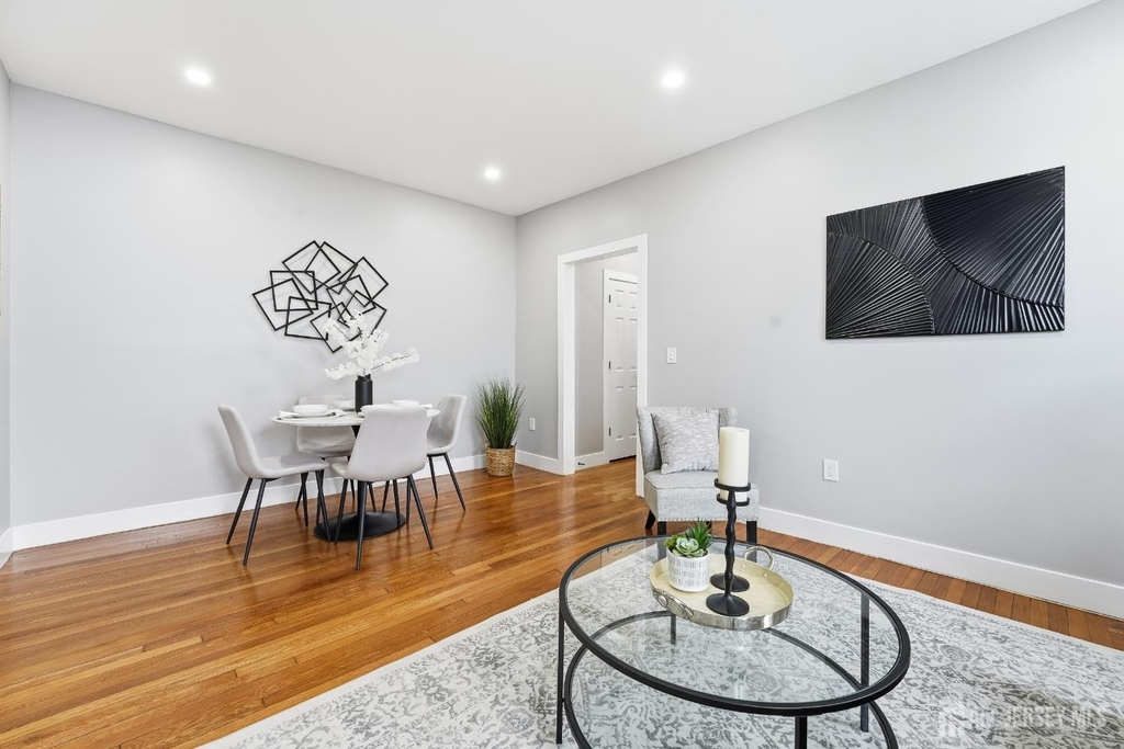 212 Montgomery Street - Photo 9