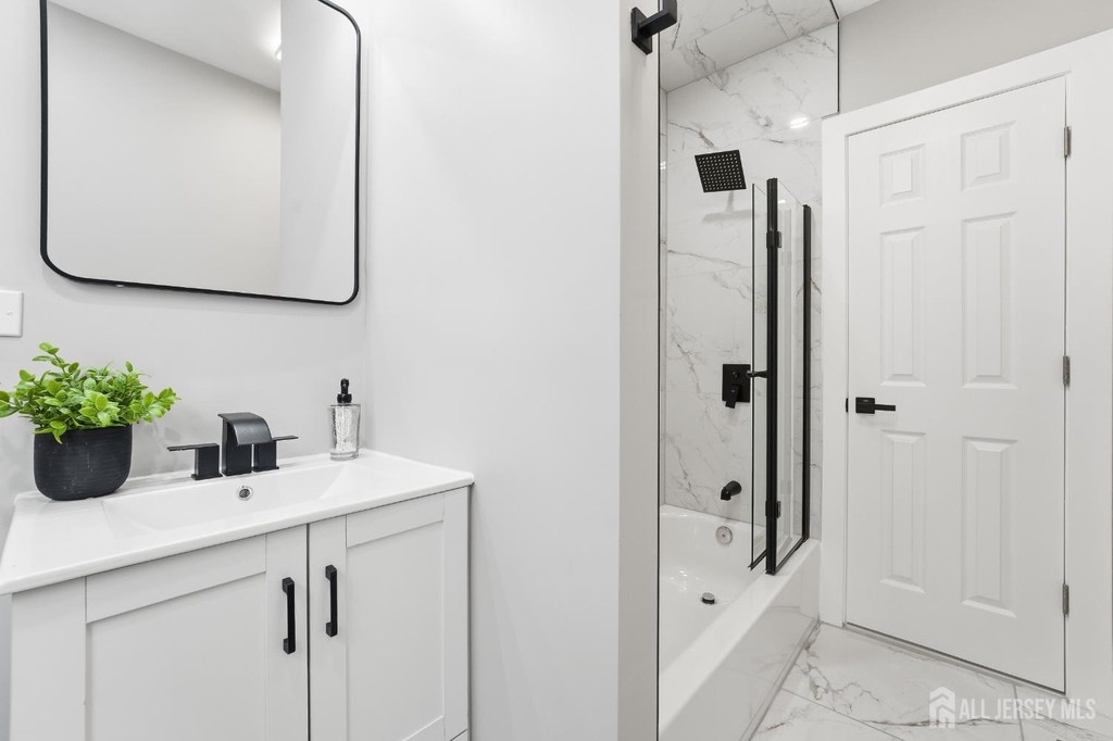 212 Montgomery Street - Photo 15