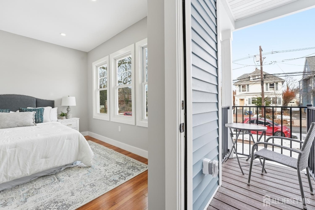 212 Montgomery Street - Photo 12