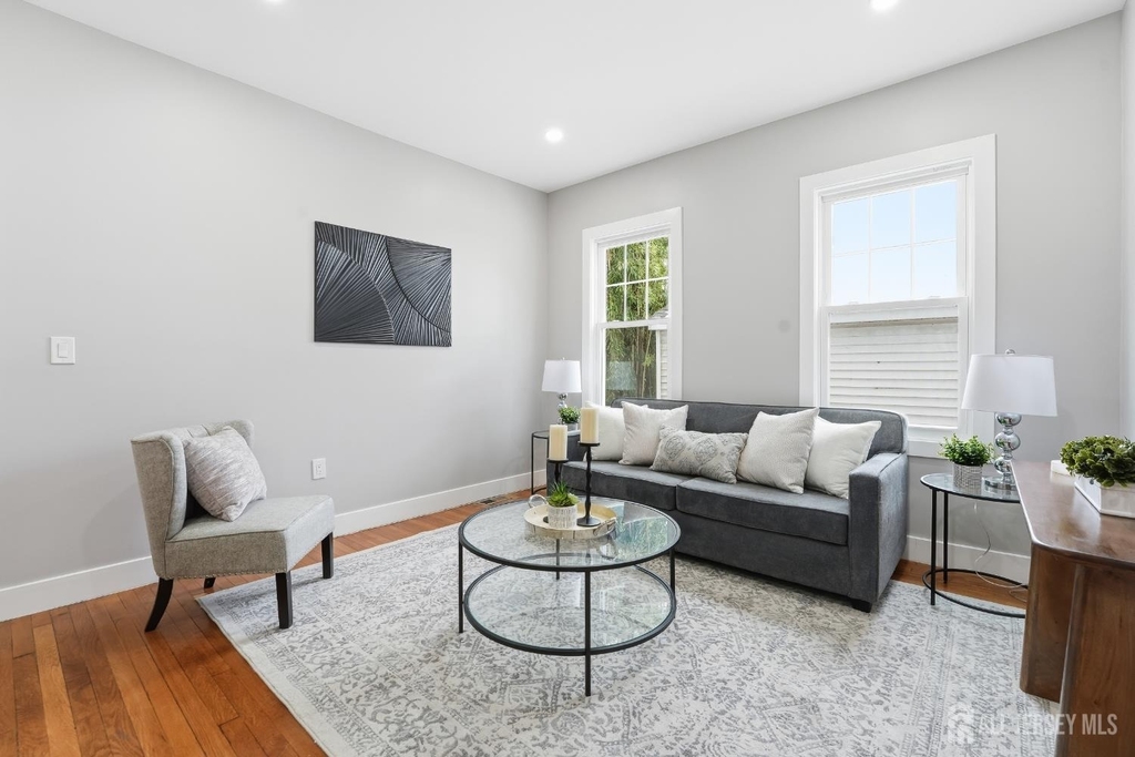 212 Montgomery Street - Photo 6