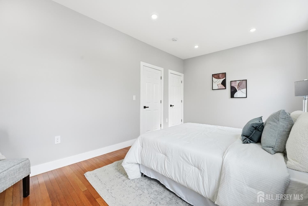 212 Montgomery Street - Photo 17