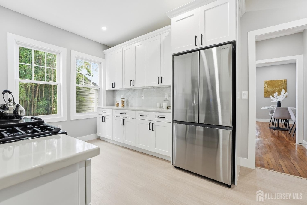 212 Montgomery Street - Photo 5