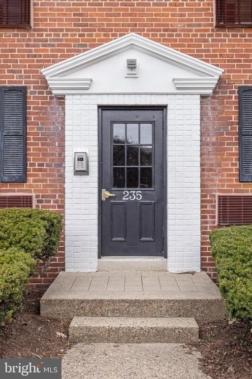 235 N George Mason Drive - Photo 1